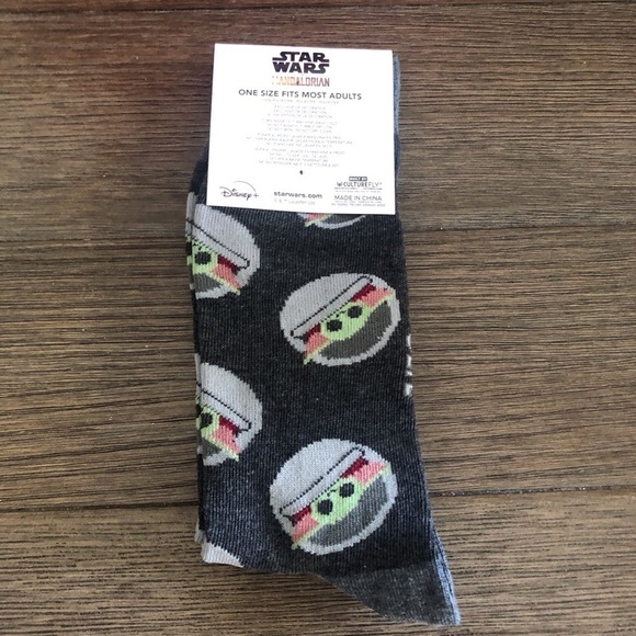 Star Wars: The Mandalorian: Crew Socks - Picture 2 of 4